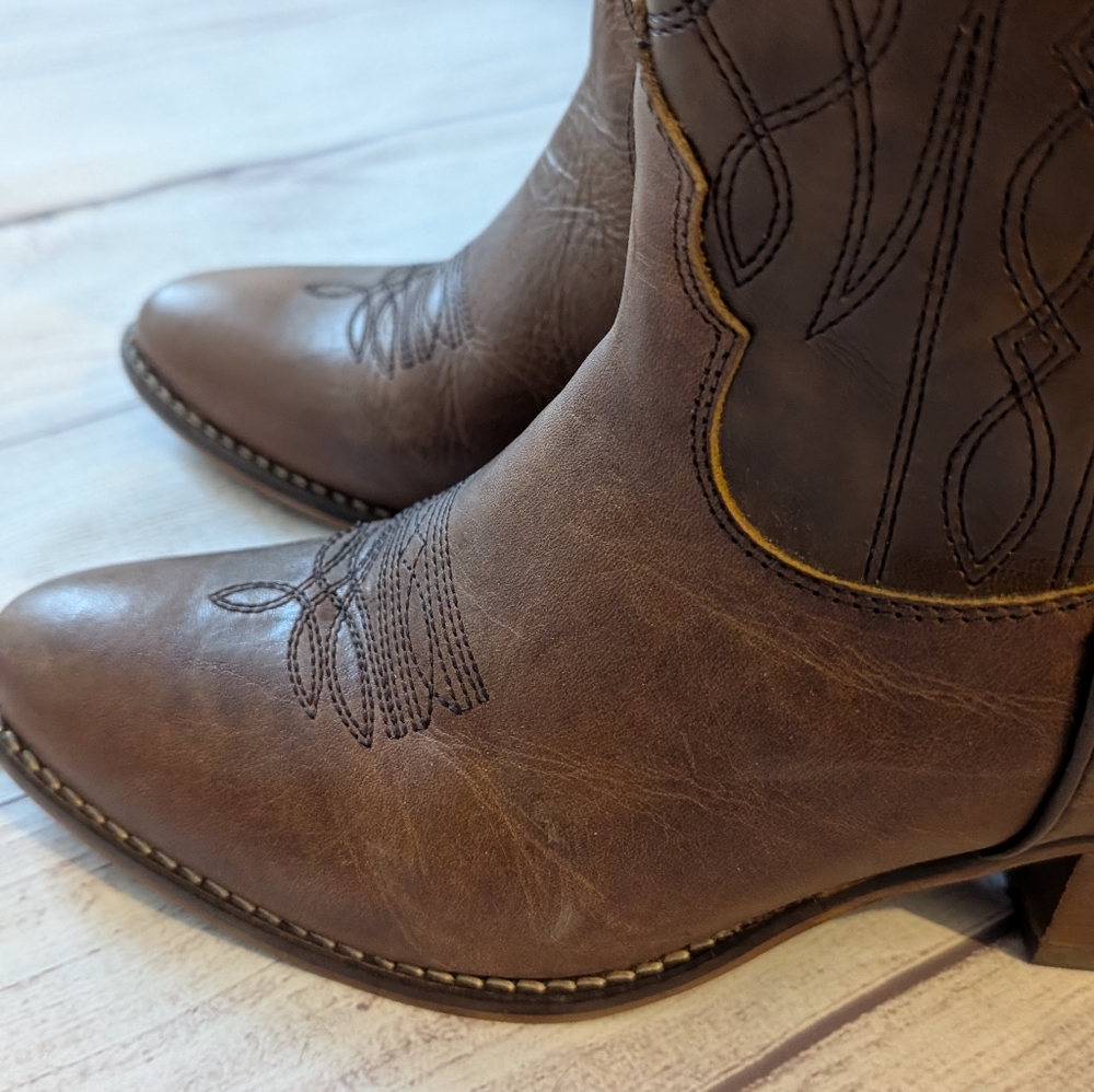 Nocona Women's cowgirl brown boots. Size 8.5 - Picture 3 of 12